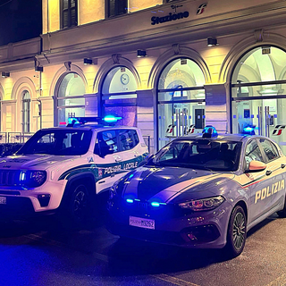 Bra, controlli alla stazione ferroviaria: identificate 115 persone, multata un’attività di giochi leciti