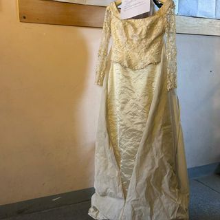 L'abito del matrimonio della sindaca di Piasco Stefania Dalmasso messo a disposizione delle future spose