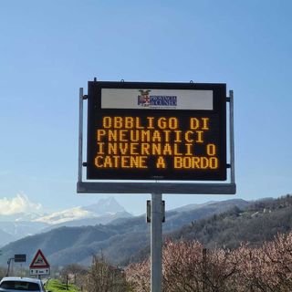Uno dei tre pannelli a messaggio variabile installati sulla sp 251 Uno dei tre pannelli a messaggio variabile installati sulla sp 251