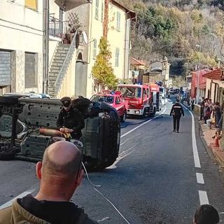 Incidente sulla Statale 28 al Colle di Nava: auto si ribalta, ferito un trentenne