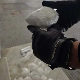 Smantellata a Caivano piazza di spaccio, sequestrato un 1,2 kg di coca