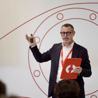 Studio Generali jeniot-Quattroruote, uso smartphone alla guida aumenta i rischi