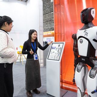 Cina, l’industria IA del Paese supererà 1,2 trilioni di yuan nel 2025