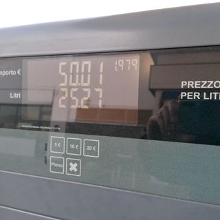 Prezzi carburanti: decreto in vigore, sconti alla pompa attesi in giornata