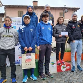 Il podio maschile e femminile della Dronero/Sant'Anna di Roccabruna (foto Atl. Roata Chiusani) Il podio maschile e femminile della Dronero/Sant'Anna di Roccabruna (foto Atl. Roata Chiusani)