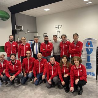 Il direttivo uscente dell'Avis di Dogliani con il sindaco Claudio Raviola Il direttivo uscente dell'Avis di Dogliani con il sindaco Claudio Raviola