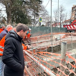 Il sindaco Alberto Gatto al cantiere in corso Enotria
