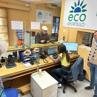 L'assessore Roberto Cavallo all'ecosportello