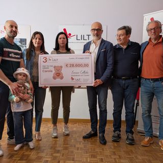 La consegna dell'assegno