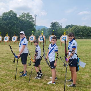 Gli arcieri sul podio del Arclub Fossano: Luca Buggiafreddo, Davide Busà, Paolo Artale, Marisa Rescigno