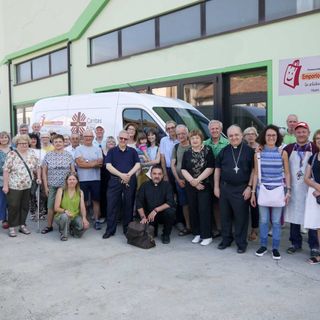 Un nuovo furgone per l’Emporio della Solidarietà di Alba: "Servirà per il trasporto di beni destinati alle persone in difficoltà"