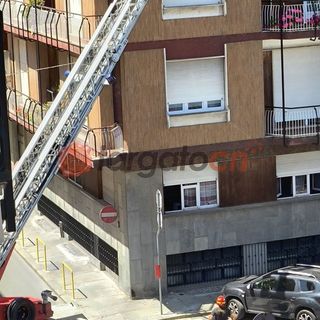 Cuneo, cedimento dell'intonaco da una palazzina all'angolo tra le vie Schiapparelli e Sella: nessun ferito