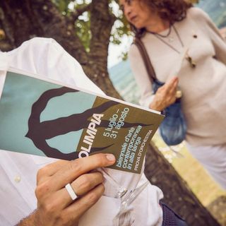 "Olimpia” entusiasma l’Alta Langa: applausi  e sguardi rapiti per l’inaugurazione