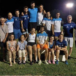Lo staff dell'Atl. Fossano '75 e la famiglia di Silvestro (foto fidal piemonte)