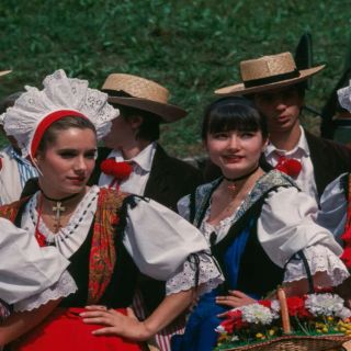 Alba: corso di danze occitane e folk in bocciofila