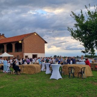 In foto Cascina Italia che ha aperto le porte per Aperitinca, a Ceresole