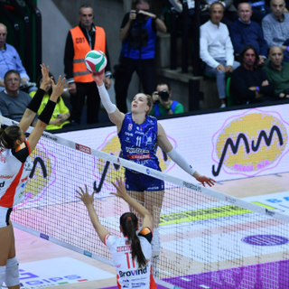 Isabelle Haak, premiata MVP del match con 26 punti, in azione contro le Gatte