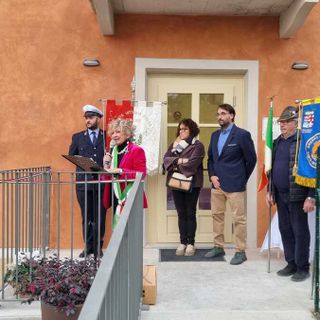 La sindaca  di Santa Vittoria d’Alba Adriana Dellavalle all'inaugurazione del nuovo micronido comunale “La casetta rossa”