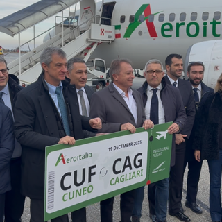 Levaldigi–Cagliari, il volo che riparte tra festa e qualche scintilla [VIDEO]