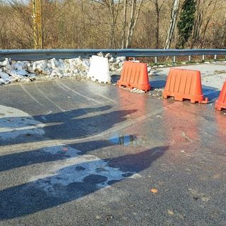 Cedimento della carreggiata nel tratto della Fondovalle Tanaro già chiuso in via precauzionale