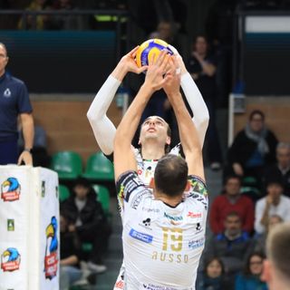 SUPERLEGA / Cuneo gigante contro i campioni: Perugia vince 3-0, ma il Palasport applaude