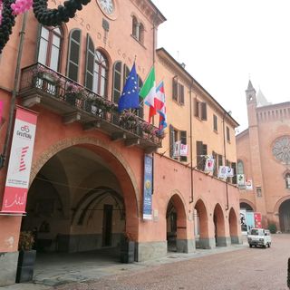 Il municipio di Alba (archivio)