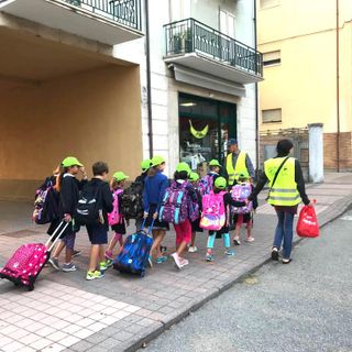 L'iniziativa Piedibus ad Alba (foto di repertorio) L'iniziativa Piedibus ad Alba (foto di repertorio)