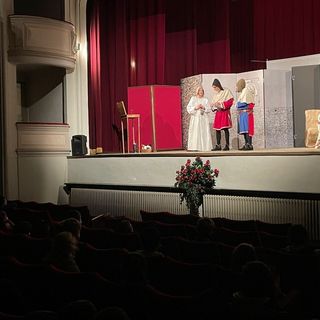 Nelle immagini (questa e quella a fine articolo) due momenti dello spettacolo nicese