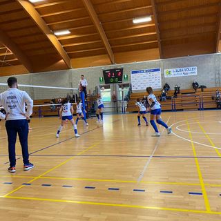 Un match di pallavolo al palazzetto dello sport di via Generale Dalla Chiesa: presto il raddoppio della struttura (foto L'Alba Volley)