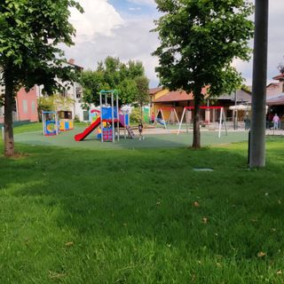 A Narzole giardini rinnovati, un percorso artistico nel viale e una casetta dell’acqua