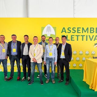 Il presidente Enrico Nada, al centro, insieme ai presidenti di zona durante l'assemblea provinciale del maggio scorso