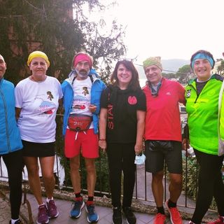 Antonio Lattarulo (terzo da destra) con il gruppo in una sua uscita