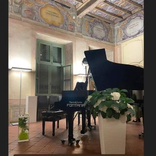 Il pianoforte nel salone consiliare di Cherasco