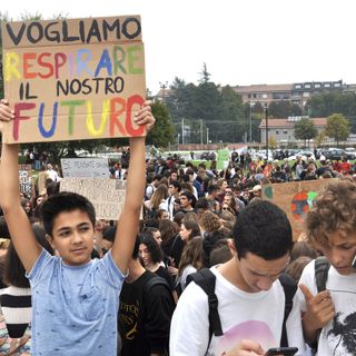 Un momento dello sciopero per il clima ad Alba