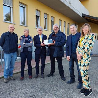 La consegna dell'apparecchio per l'elettrocardiogramma alla casa di riposo di Cervere.