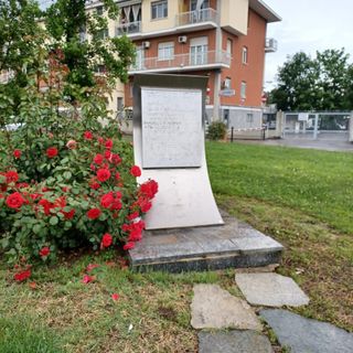 Alcuni cippi alla memoria fotografati da membri ANPI. Le immagini sono state inviate al consigliere Fabio Tripaldi.