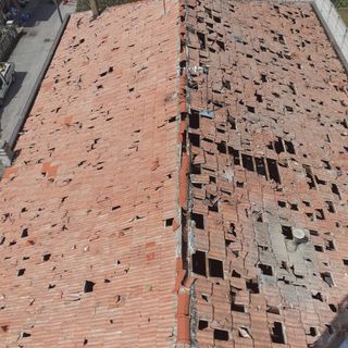 Le immagini aeree dei droni per monitorare la situazione ai tetti non lasciano dubbi sull'entità dei danni a Cortemilia