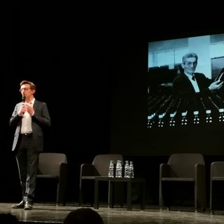 L'assessore al turismo di Alba Emanuele Bolla durante la presentazione di Vinum 2023