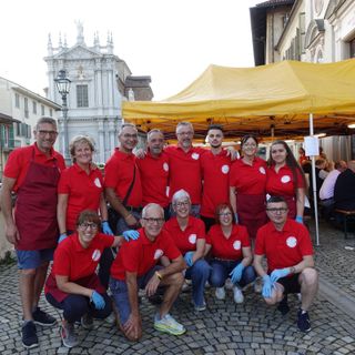 In foto alcuni momenti della cena della fratellanza, a Bra