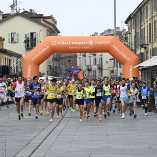 A Saluzzo è il giorno della Mezza Maratona: oltre 700 al via della gara partita da corso Italia [FOTOGALLERY]