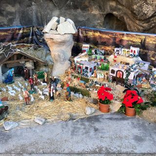 Nella grotta del convento dei Cappuccini di Ceva si rinnova la tradizione del presepe