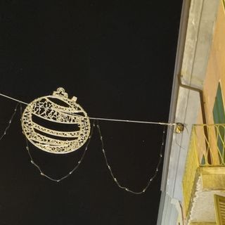 Le luminarie montate in via Vittorio Emanuele II, a Bra