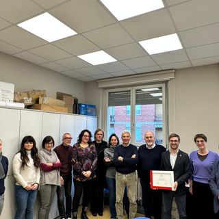 Consegnata la targa per i 40 anni della cooperativa Coesione Sociale Consegnata la targa per i 40 anni della cooperativa Coesione Sociale