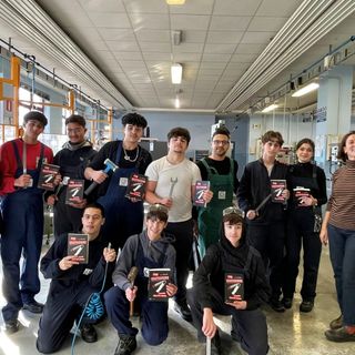 "Grazie a voi, i ragazzi del CFPCemon hanno ora l'opportunità di immergersi in una storia che affronta temi vicini alla loro quotidianità" "Grazie a voi, i ragazzi del CFPCemon hanno ora l'opportunità di immergersi in una storia che affronta temi vicini alla loro quotidianità"