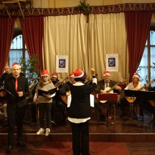 Poesie e solidarietà: il Natale si accende di parole e musica a Savigliano Poesie e solidarietà: il Natale si accende di parole e musica a Savigliano