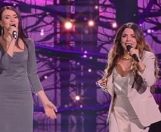 Gabriella Bonino nella sua esibizione con Mietta