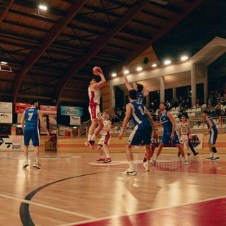 Un tiro di Bonatti nella partita contro l'Abet Un tiro di Bonatti nella partita contro l'Abet