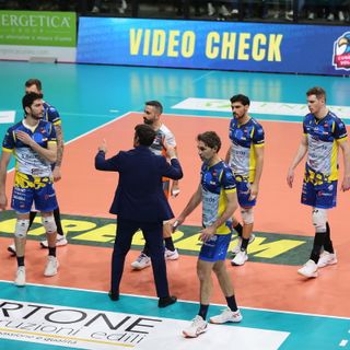 Matteo Battocchio durante una fase di gioco parla ai suoi ragazzi (Foto Beatrice Bramardi)