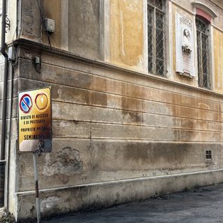 Il luogo dove era posteggiata l'auto Il luogo dove era posteggiata l'auto