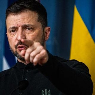 Zelensky contestato da chi aspira alla pace e chi vuole andare fino in fondo